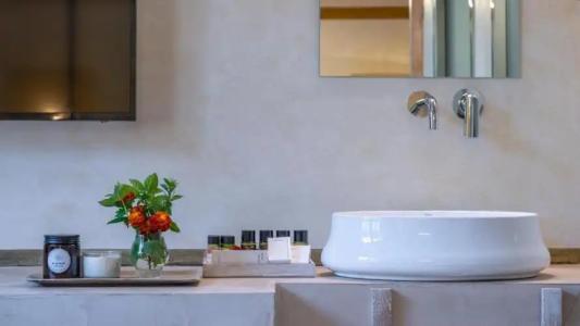 10GR Boutique & Wine Bar - 53