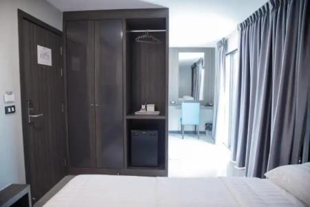 Hallton Bangkok - 32