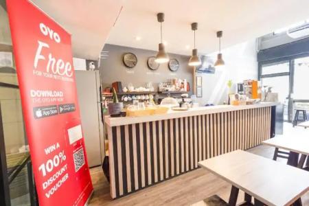 OYO 615 Bossa House Hostel & Cafe - 14