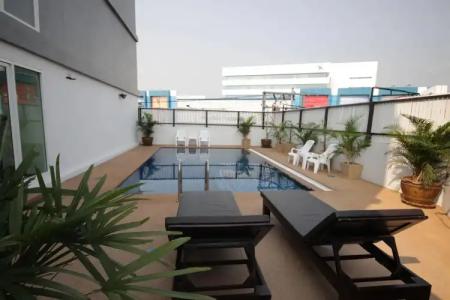 Airport Resident - 20