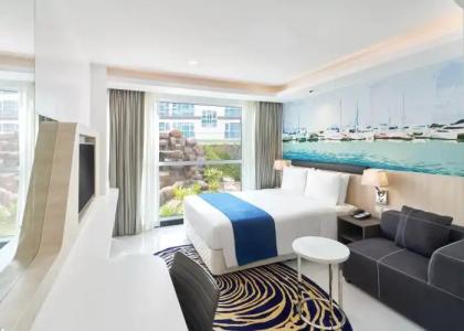 Holiday Inn Express Pattaya Central, an IHG - 100