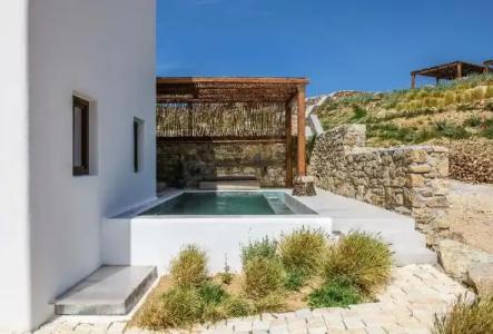 Charisma and Wellness Suites - 104