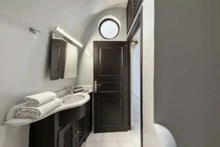 Pearl of Caldera Oia - Boutique by Pearl Collection - 9