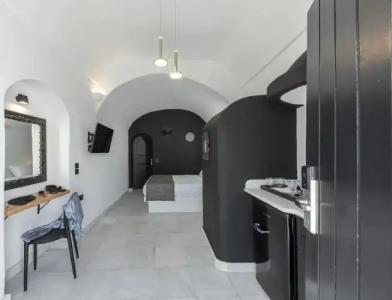 Pearl of Caldera Oia - Boutique by Pearl Collection - 49