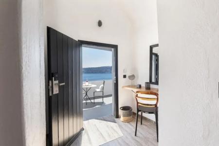 Pearl of Caldera Oia - Boutique by Pearl Collection - 24