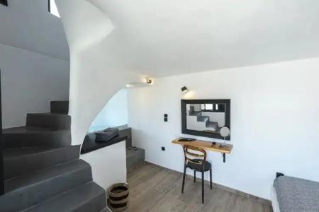 Pearl of Caldera Oia - Boutique by Pearl Collection - 179