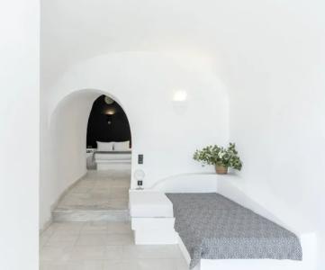 Pearl of Caldera Oia - Boutique by Pearl Collection - 41