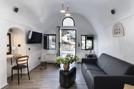 Pearl of Caldera Oia - Boutique by Pearl Collection - 47