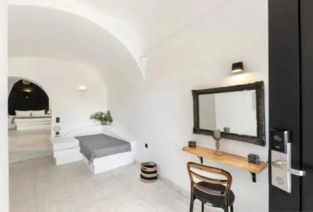 Pearl of Caldera Oia - Boutique by Pearl Collection - 121