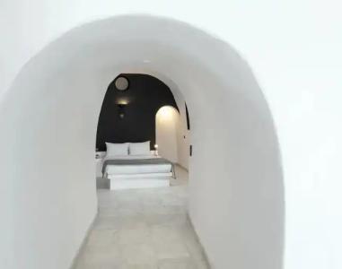 Pearl of Caldera Oia - Boutique by Pearl Collection - 16