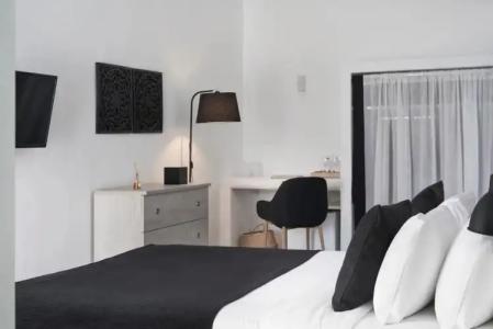 Mr and Mrs White Santorini - 3