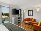 Executive Suite with city view