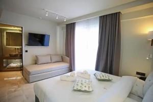 Athinais Luxury Apartments, Hanioti