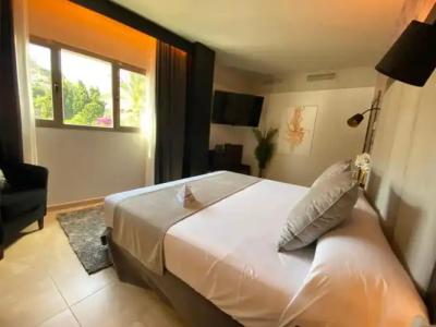 ON ALETA ROOM designed for adults - 6