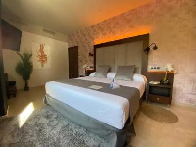 ON ALETA ROOM designed for adults - 92