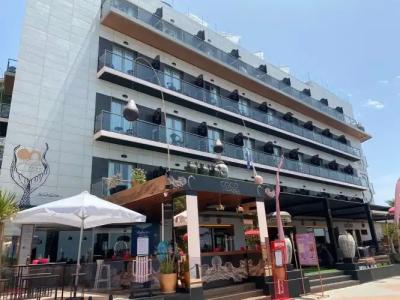 ON ALETA ROOM designed for adults - 46