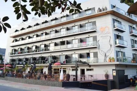 ON ALETA ROOM designed for adults - 45