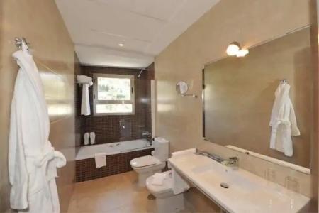 ON ALETA ROOM designed for adults - 8