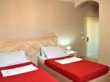 Standard Triple room with courtyard view