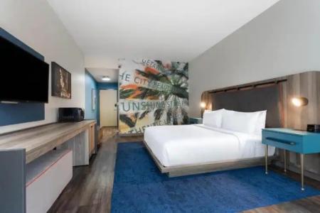 TRYP by Wyndham Orlando - 57