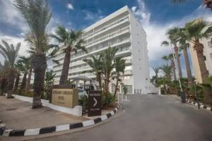 Bohemian Gardens Hotel, Protaras