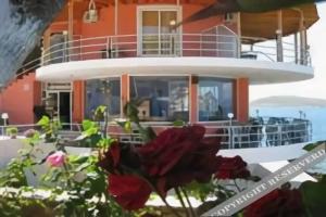 Hotel Delfini, Sarande