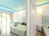 2 Bedrooms Standard Family room with balcony