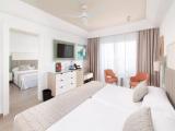 2 Bedrooms Quadruple Family room with garden view