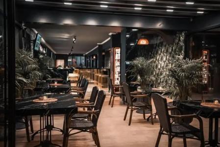 ESQUIRES and LOUNGES - 28