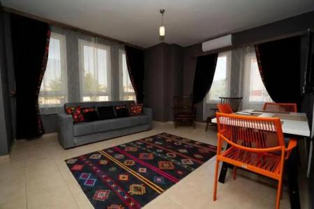 ESQUIRES and LOUNGES - 44