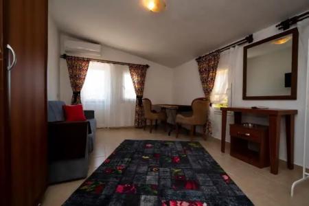 ESQUIRES and LOUNGES - 52