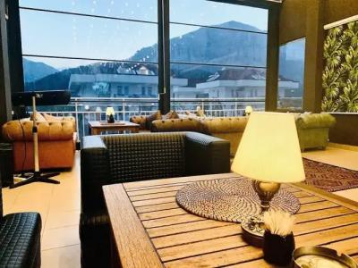 ESQUIRES and LOUNGES - 6