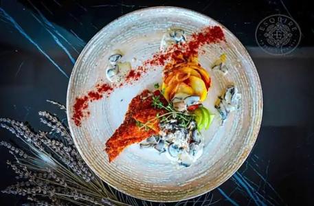 ESQUIRES and LOUNGES - 11