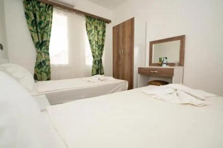 ESQUIRES and LOUNGES - 38