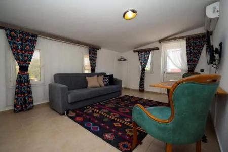 ESQUIRES and LOUNGES - 39