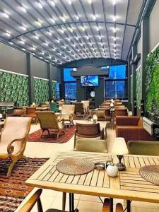 ESQUIRES and LOUNGES - 22