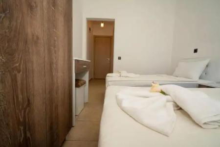 ESQUIRES and LOUNGES - 35