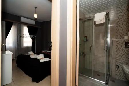 ESQUIRES and LOUNGES - 62