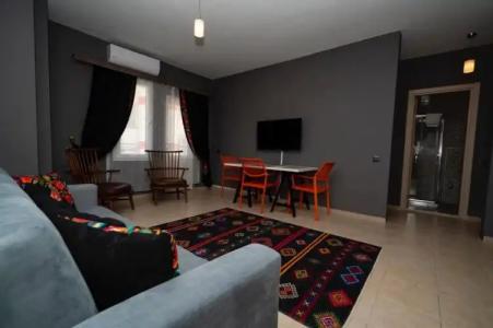 ESQUIRES and LOUNGES - 14