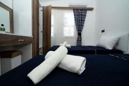 ESQUIRES and LOUNGES - 60