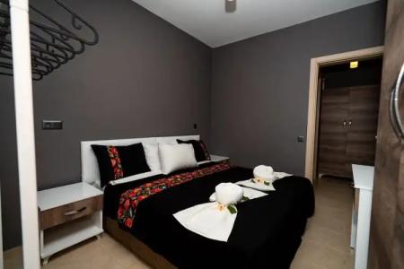 ESQUIRES and LOUNGES - 66