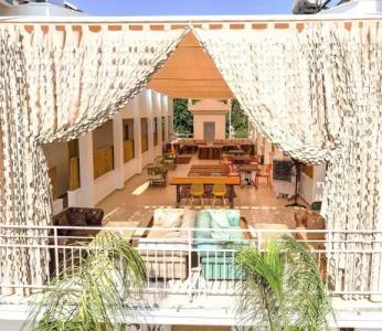 ESQUIRES and LOUNGES - 24