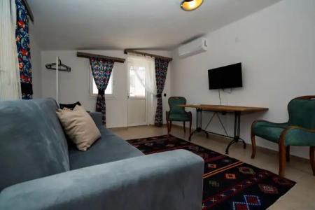 ESQUIRES and LOUNGES - 63