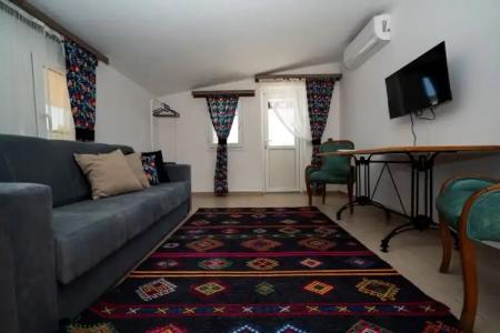 ESQUIRES and LOUNGES - 58