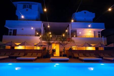 ESQUIRES and LOUNGES - 20