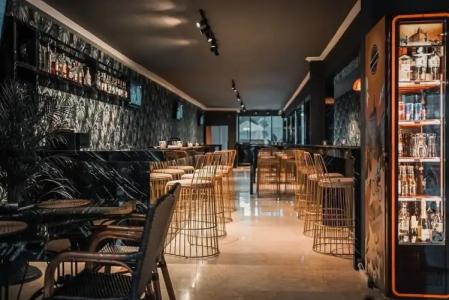 ESQUIRES and LOUNGES - 29