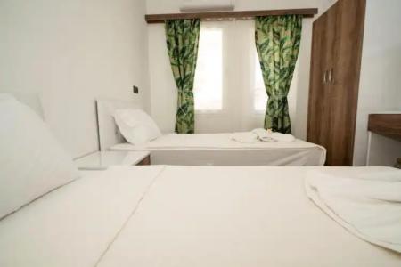 ESQUIRES and LOUNGES - 36