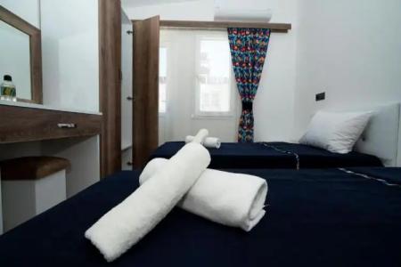 ESQUIRES and LOUNGES - 42