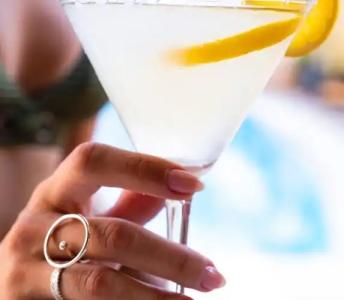 ESQUIRES and LOUNGES - 10