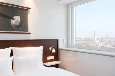 Ruby Luna Dusseldorf - 18